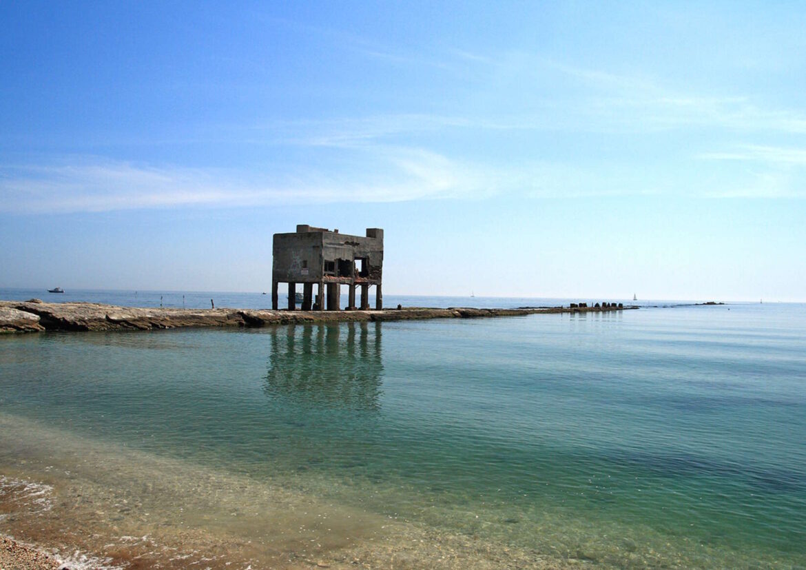 scoglio del Trave sul Conero spiaggia di mezzavalle Marche Italia