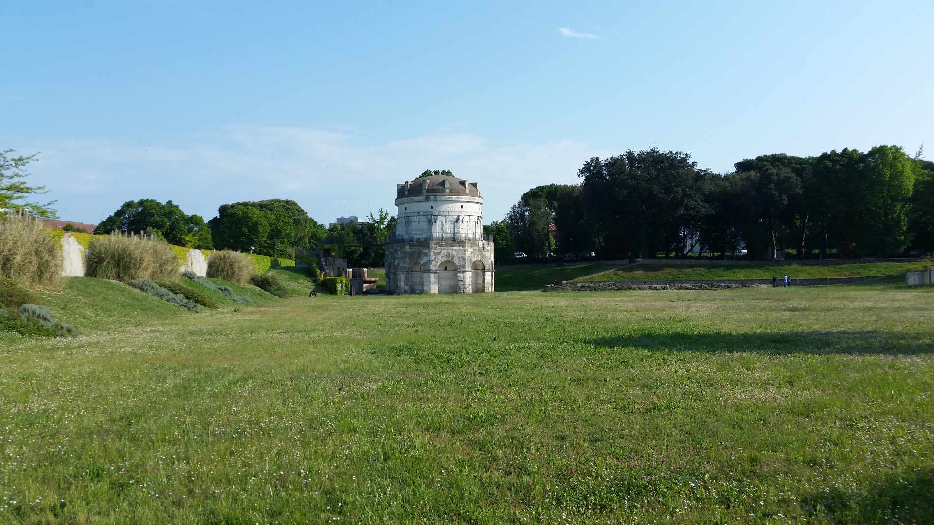 Guida a Ravenna: cosa vedere e fare - Il Mausoleo di Teodorico, uno fra gli 8 siti UNESCO da ammirare in questa città!