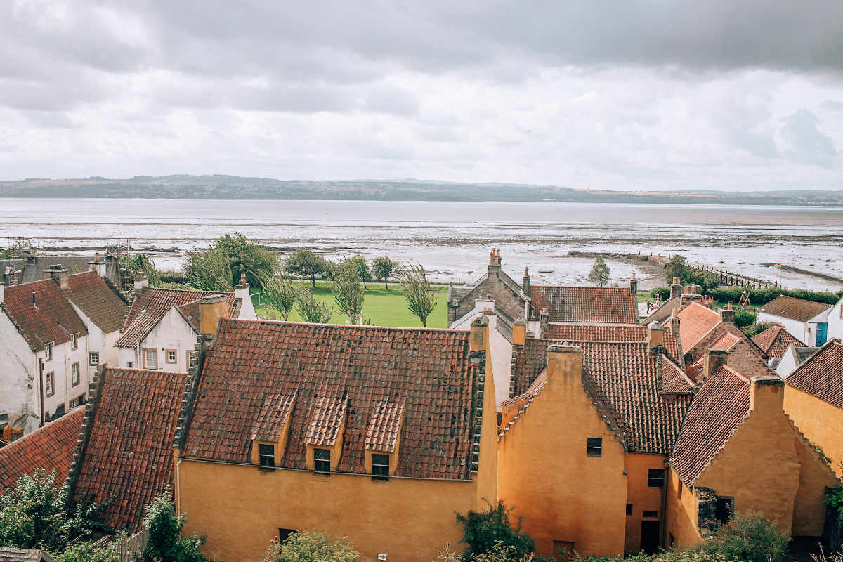 Panorama di Culross in Scozia, Villaggi imperdibili da visitare in Europa