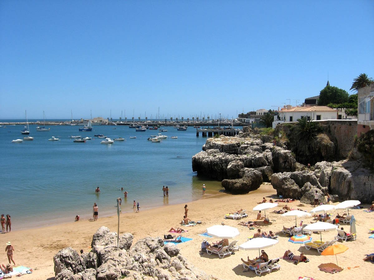 Il Borgo e la spiaggia di Cascais in Portogallo