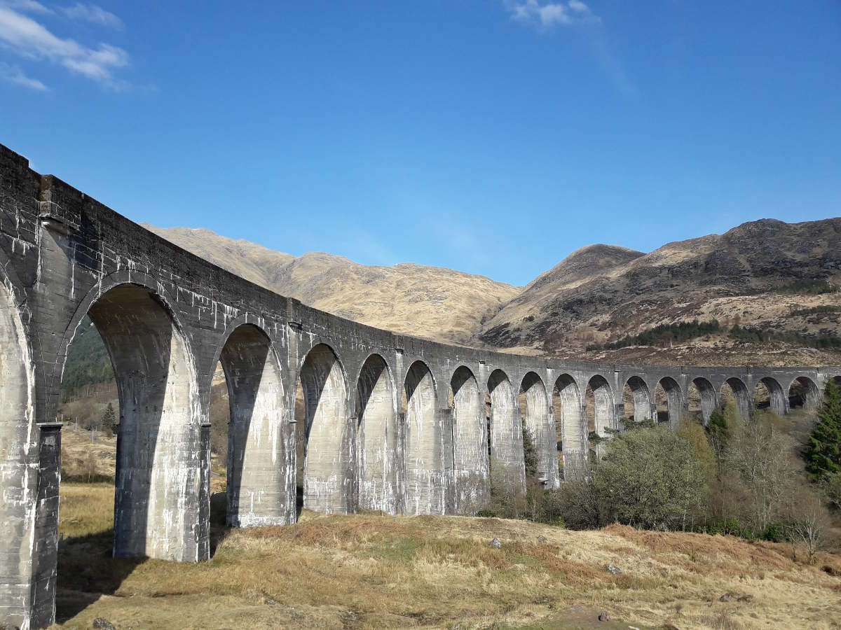 Ponti e linee ferroviarie nei Paesaggi di Fort William in Scozia