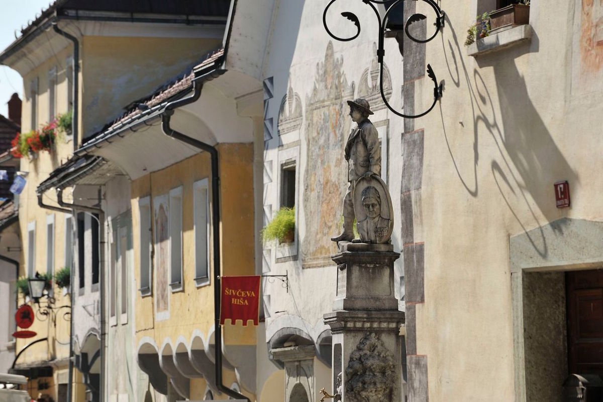 Borghi imperdibili da visitare in Europa: vicoli e case a Radovljica in Slovenia