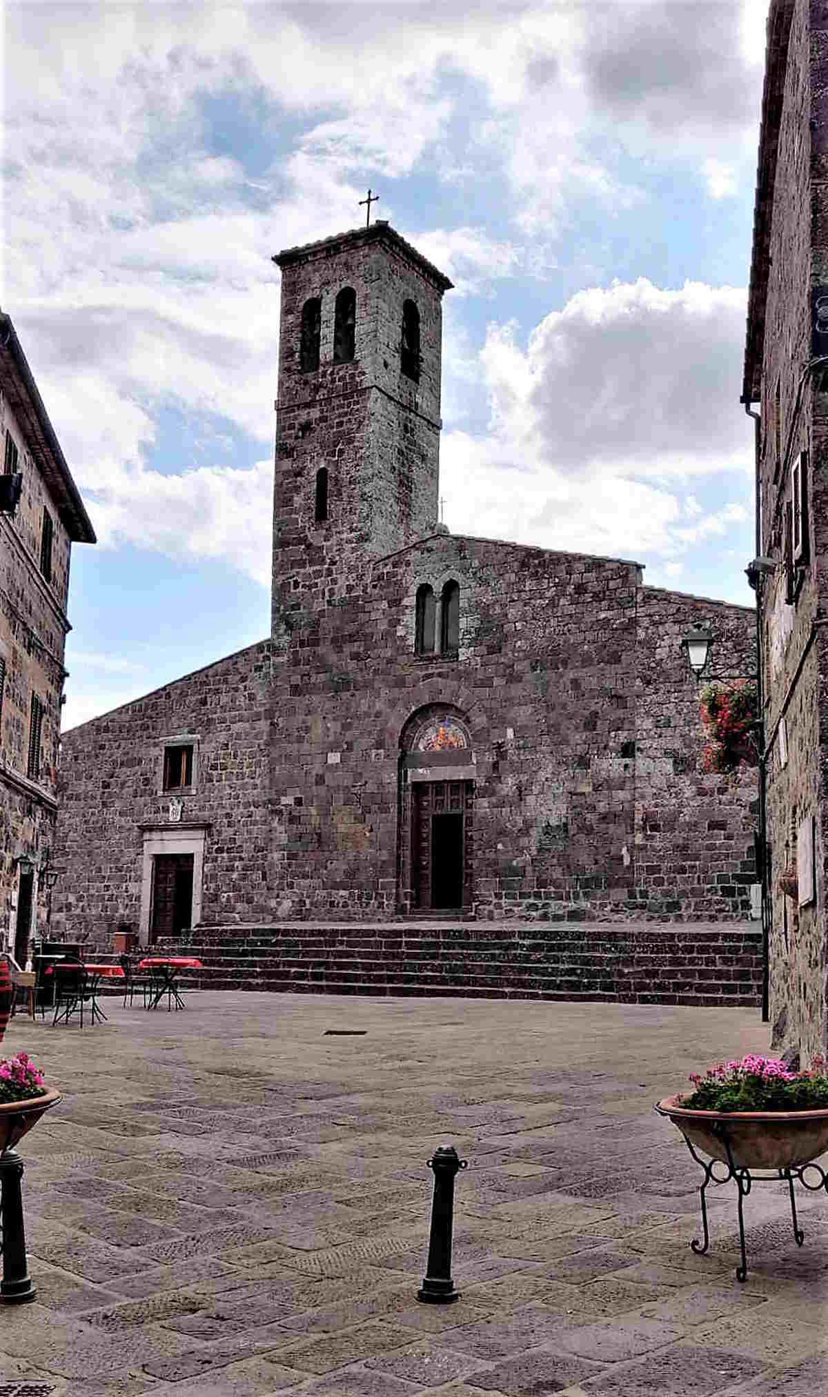 Borghi da non perdere in Italia - Chiesa di San Pietro a Radicofani 
