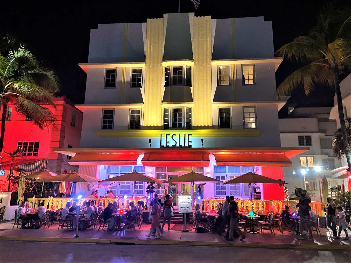 Cosa vedere e fare in una vacanza a Miami Beach: girare per Ocean Drive di notte