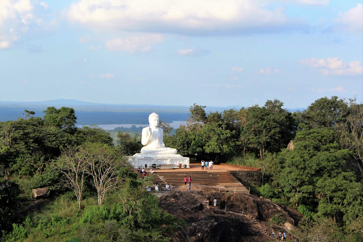 Vacanze al caldo in inverno mete e destinazioni invernali dove andare - sito di Mihintale in Sri Lanka, fra Natura e Buddha nella foresta