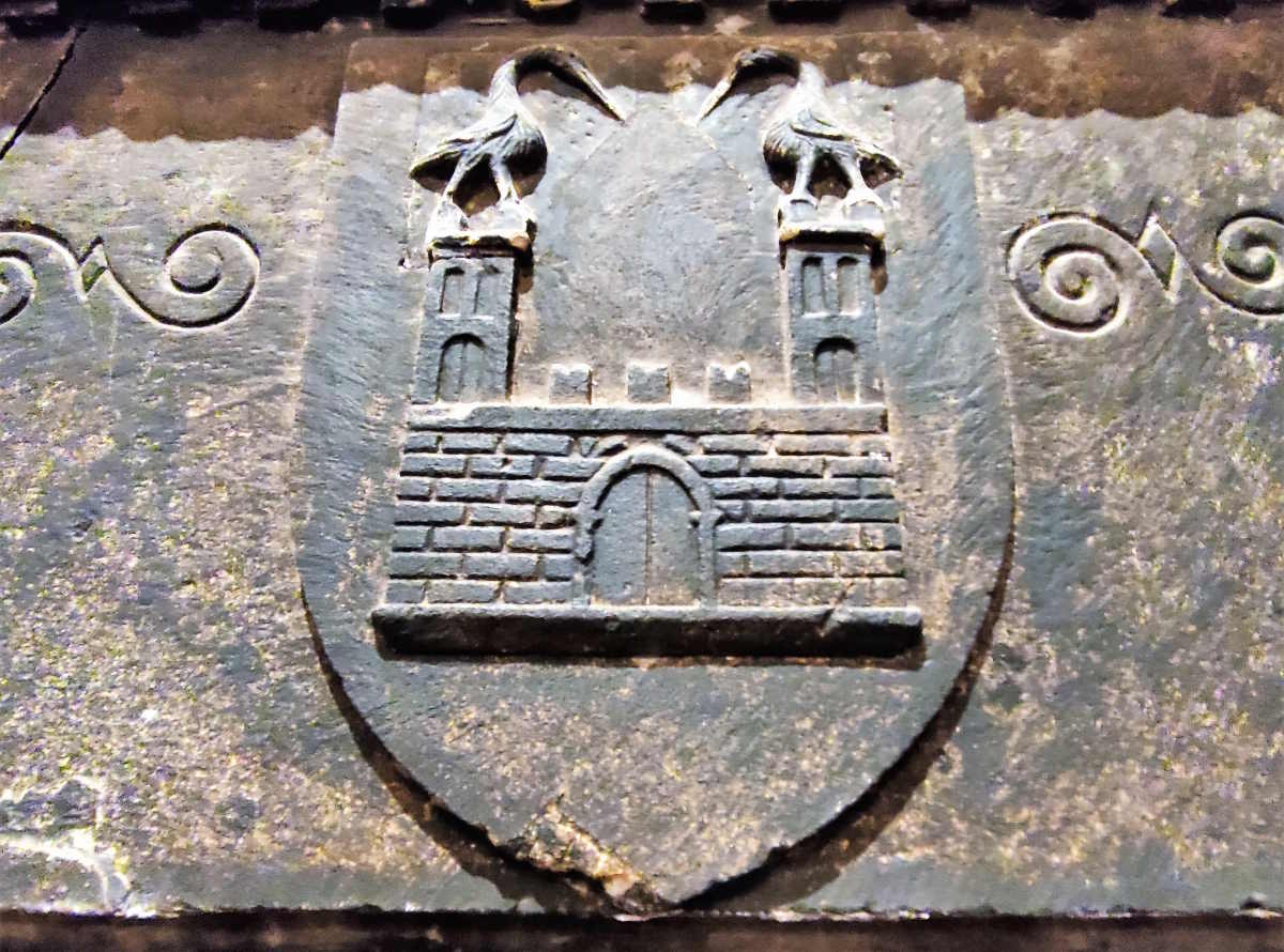 Cosa vedere a Gradara in una giornata - Stemmi e simboli nel Castello medievale