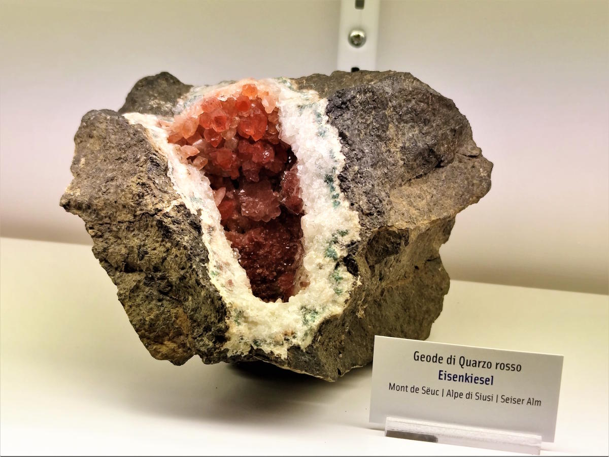 Geode dalla collezione di Enrico Moroder de Doss al Museum Gherdeina