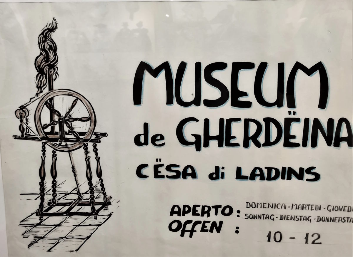 Cosa vedere al Museum Gherdëina a Ortisei: vecchio manifesto del Museo in lingua ladina