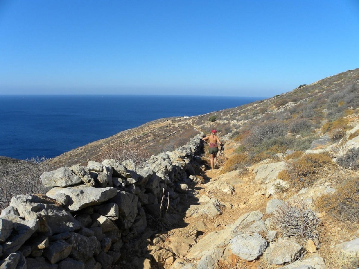 Visitare le Isole greche: sentiero per -Livadakia a Folegandros