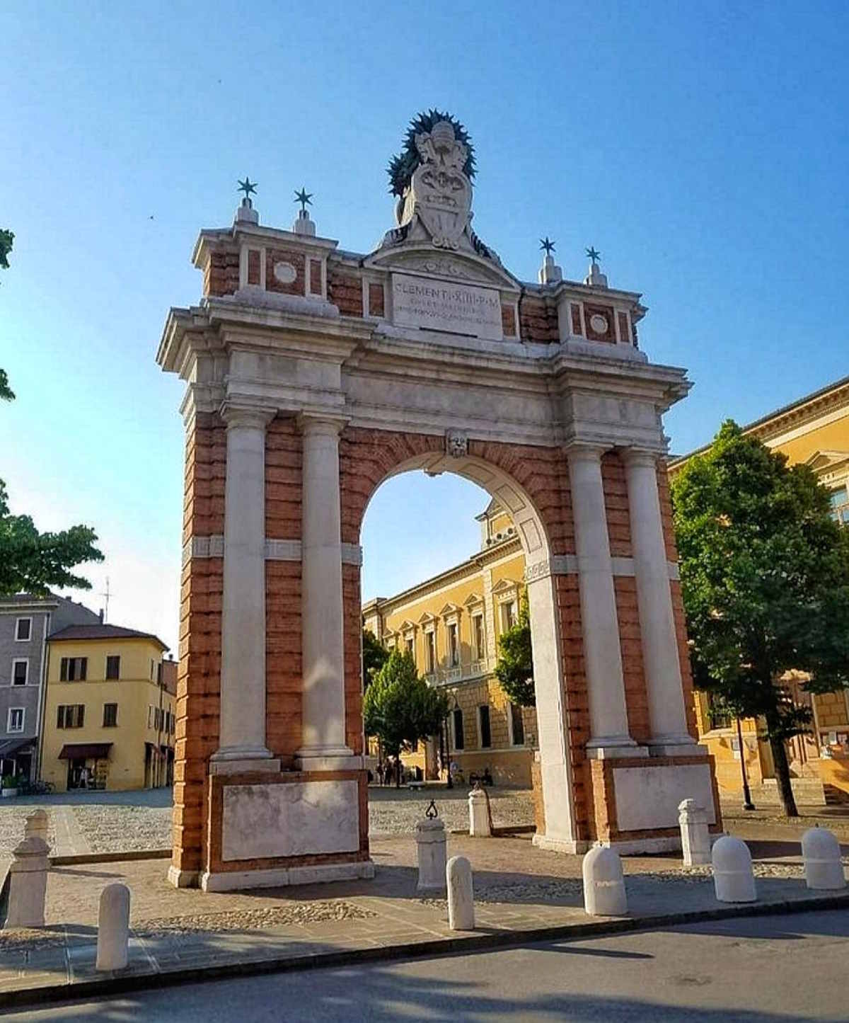 L'Arco in onore di Papa Clemente XIV in Piazza Ganganelli a Sant'Arcangelo di Romagna, provincia di Rimini