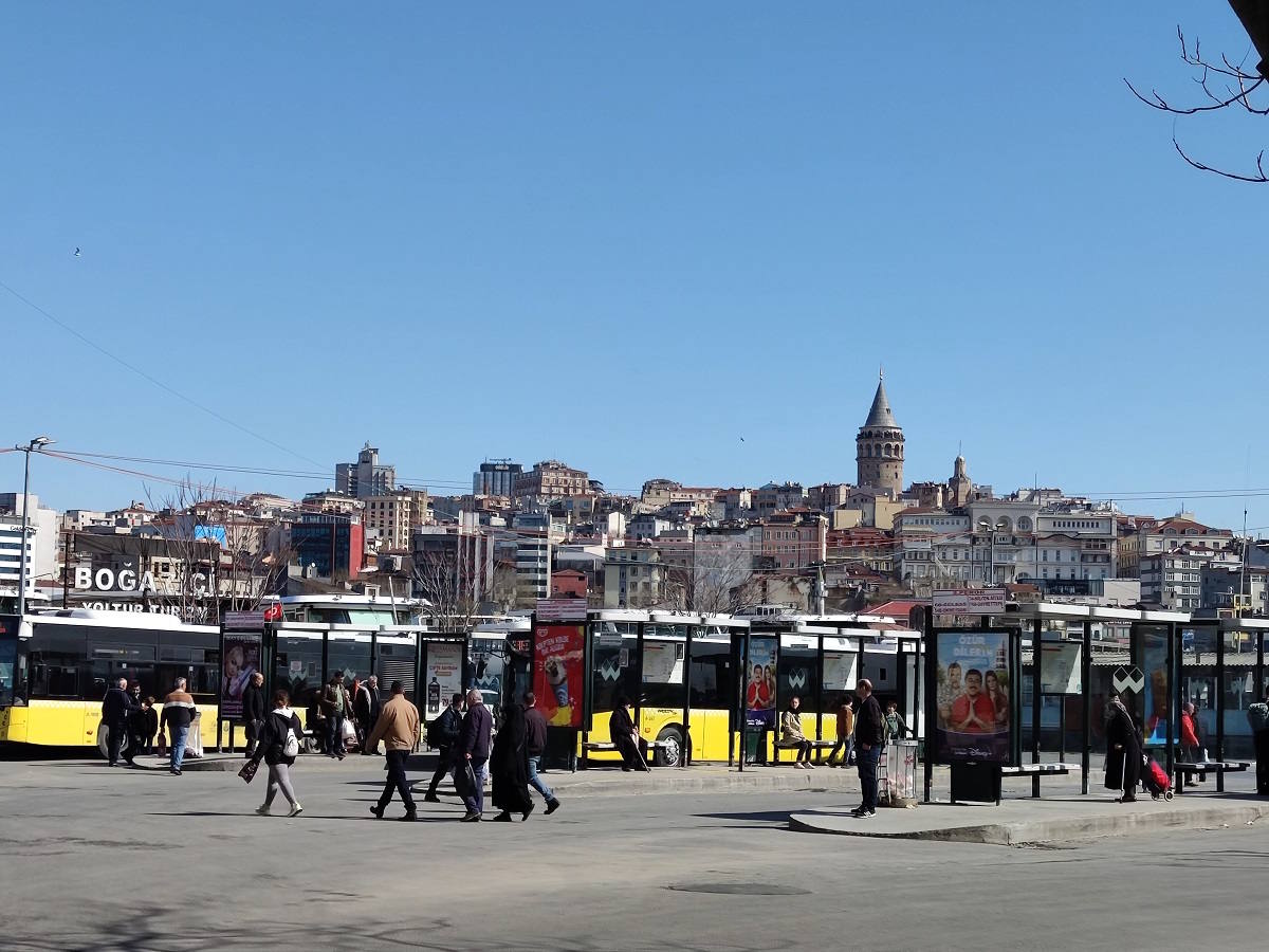 Stazione dei bus pubblici a Istanbul
