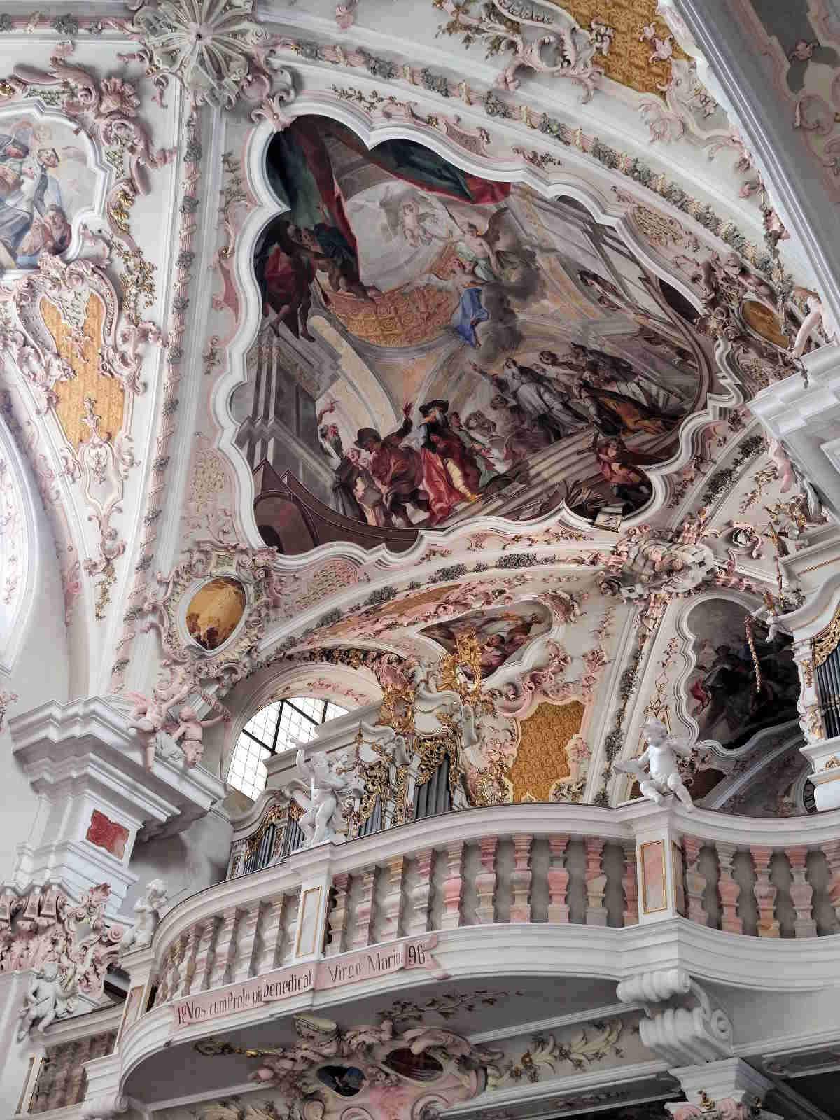 Visitare i dintorni di Bressanone: Affreschi nella Chiesa abbaziale di Novacella