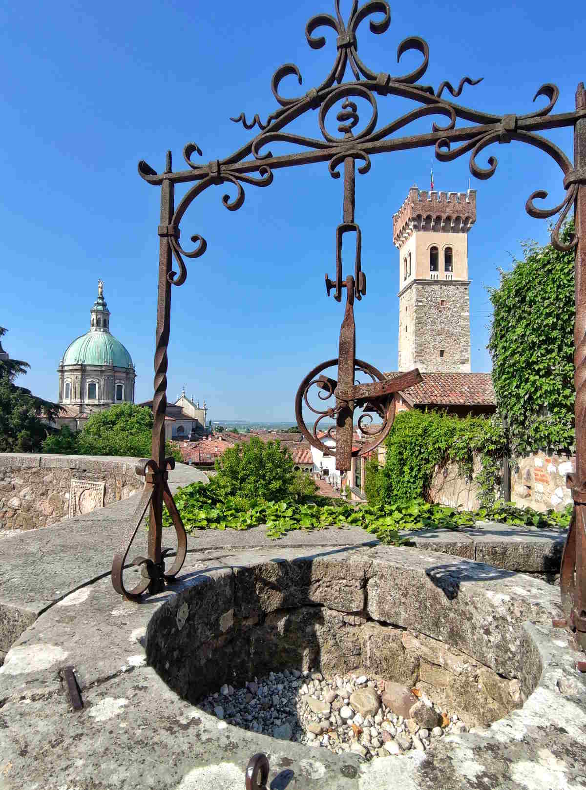 Scorci del centro storico di Lonato del Garda dal Belvedere della Casa Museo Ugo Da Como