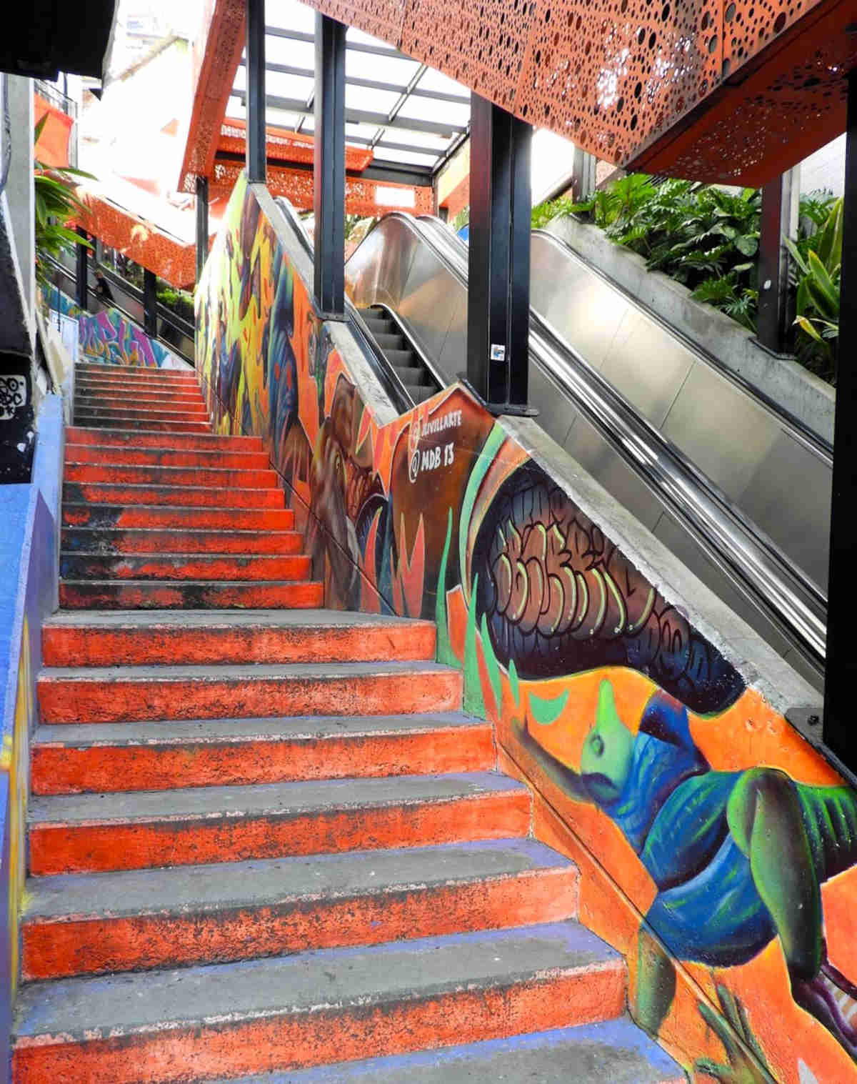  Le Escaleras a Medellin e i suoi graffiti