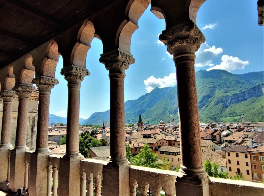 Castelli imperdibili da visitare in Italia: Il Castello del Buonconsiglio a Trento - Vista dalla Loggia veneziana