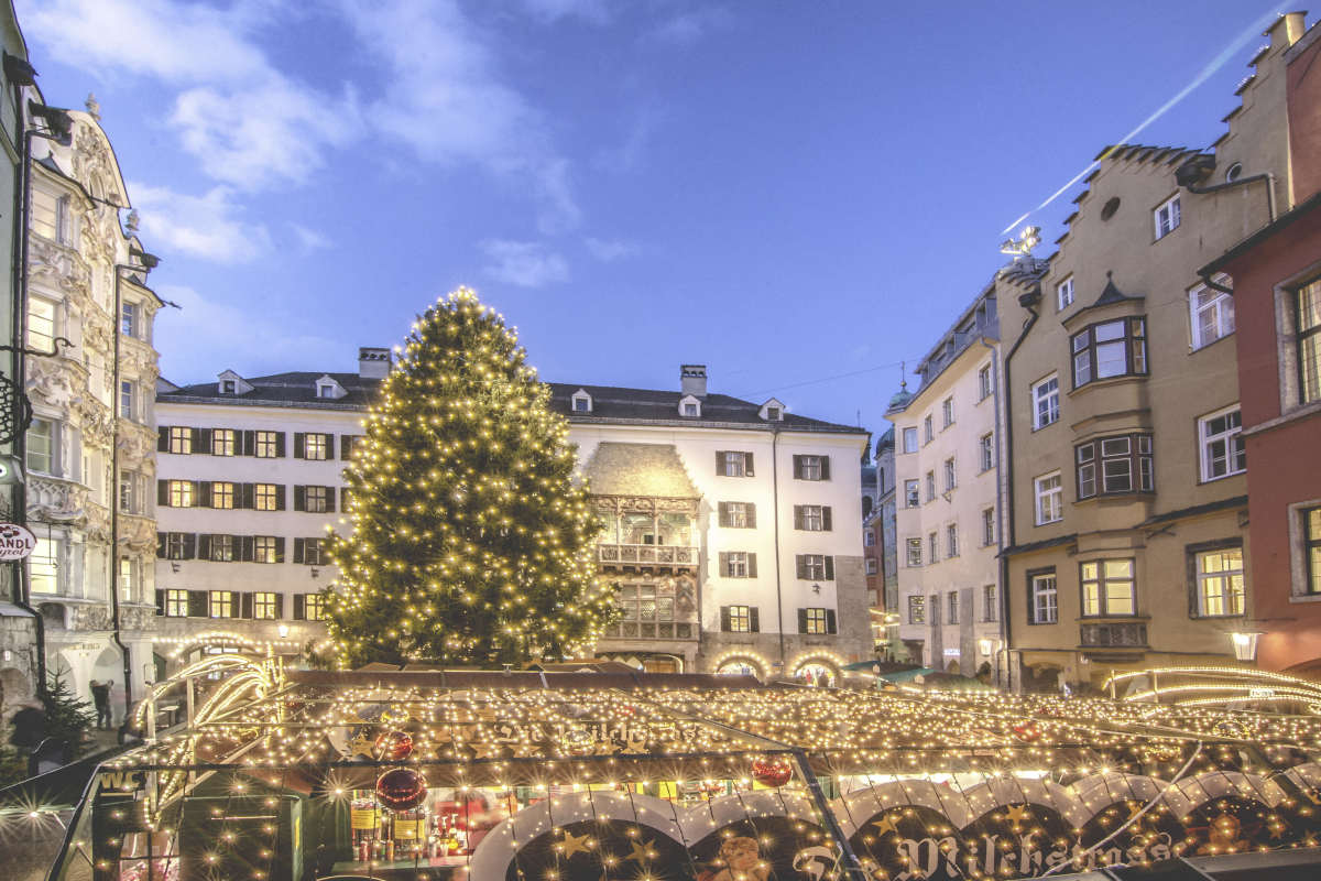 Mercatini di Natale da visitare in Europa: Il luccichio delle bancarelle nel centro storico di Innsbruck 