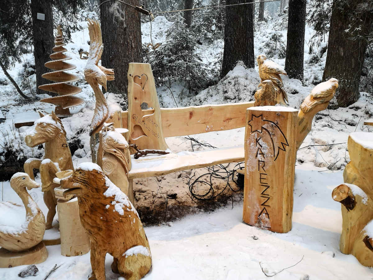 Gli animali in legno intagliato al Mercatino di Natale al Lago di Carezza, lo scorso anno