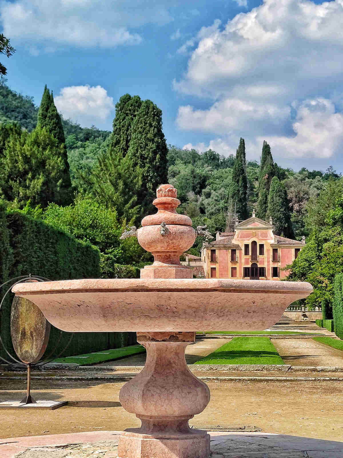 La fontana della Pila, detta anche della Conca nei Giardini di Villa Barbarigo a Valsanzibio