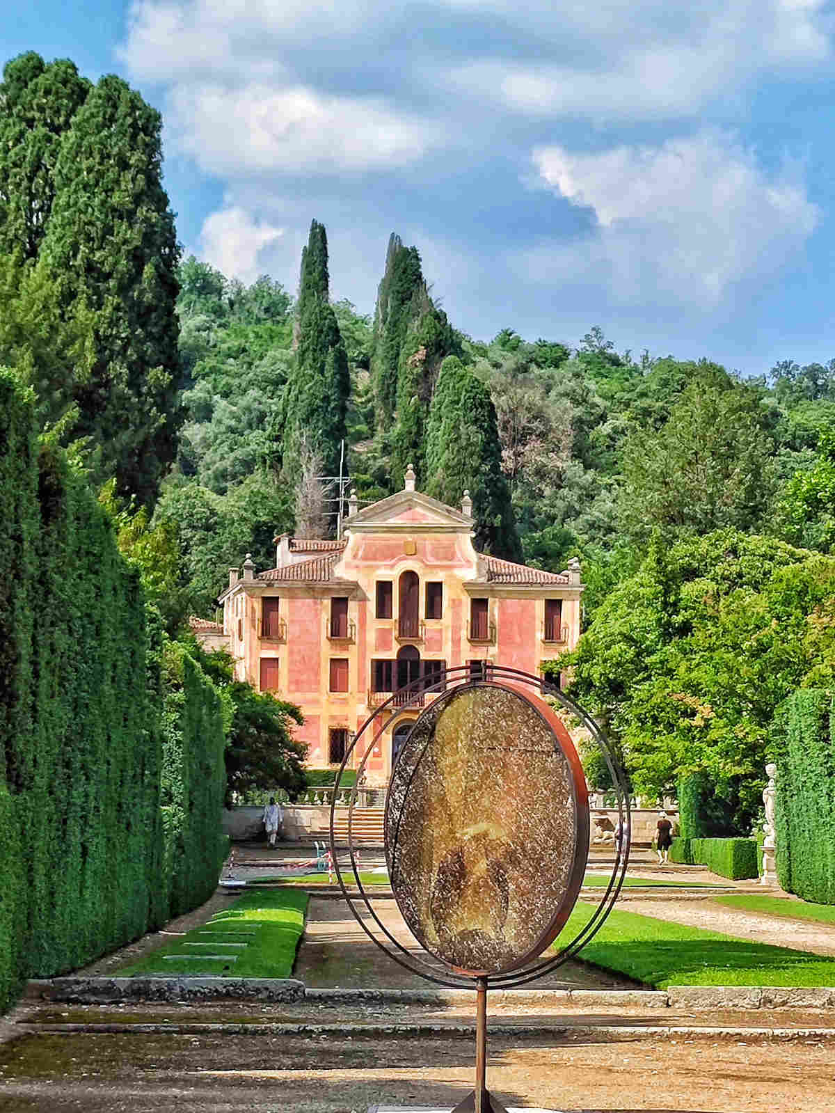 Cosa vedere nei Giardini di Villa Barbarigo a Valsanzibio: La Villa e i Viali alberati