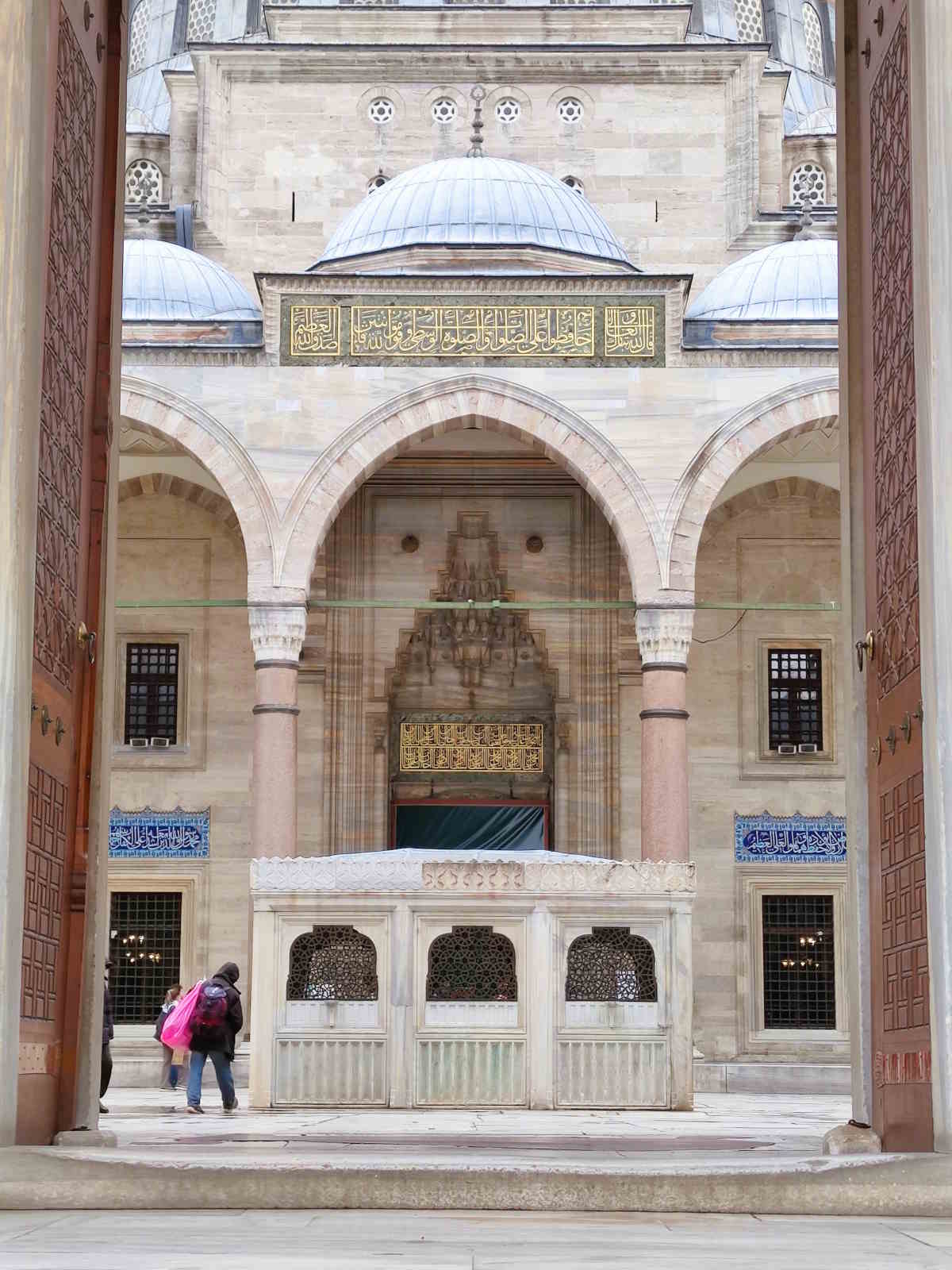 Cosa vedere a Istanbul: Cortile della moschea del Solimano a Istanbul