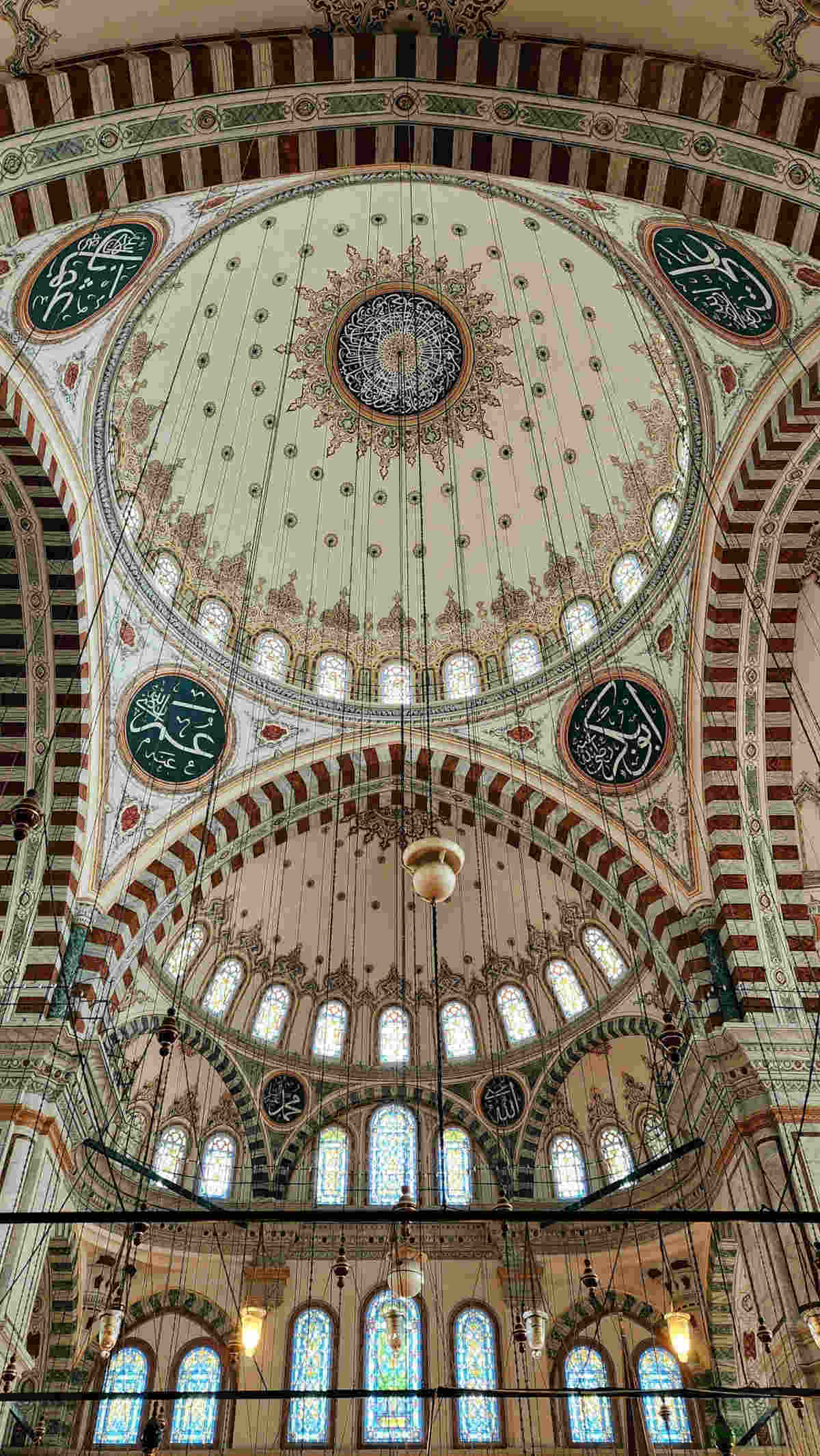 Visitare Istanbul: Interni della Moschea di Fatih