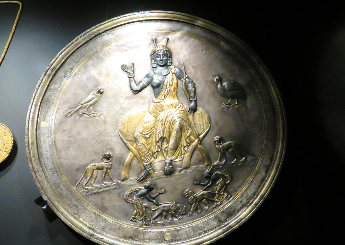Antico scudo nel Museo Archeologico di Istanbul
