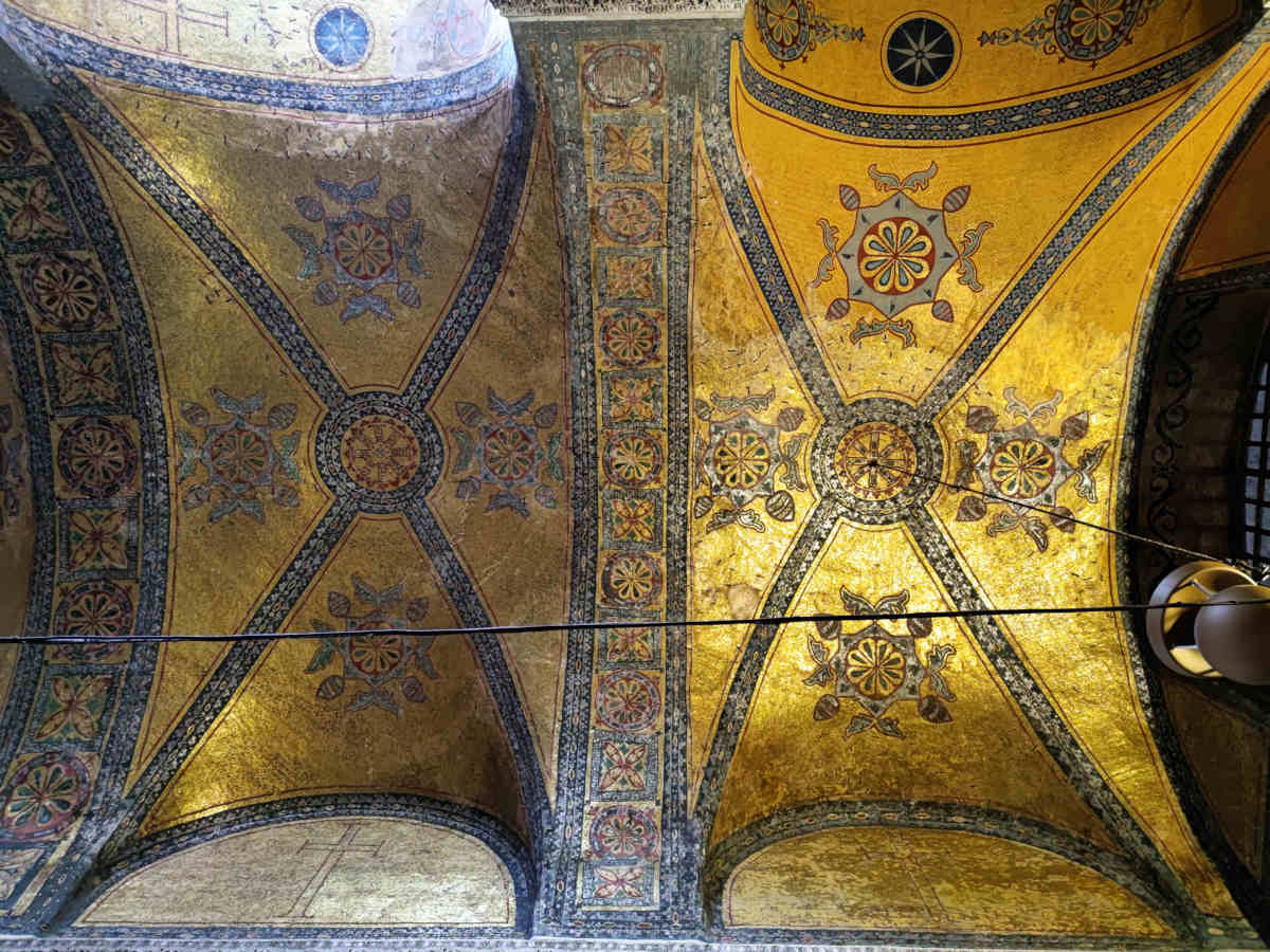 Visitare Istanbul in 3 o più giorni: Il soffitto musivo di Hagia Sophia