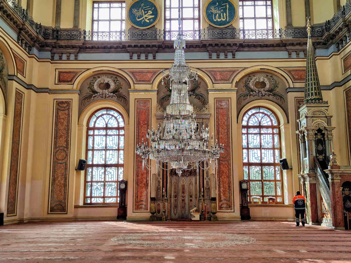 Luoghi da visitare a Istanbul: Interni e mirhab della Moschea Dolmabahçe