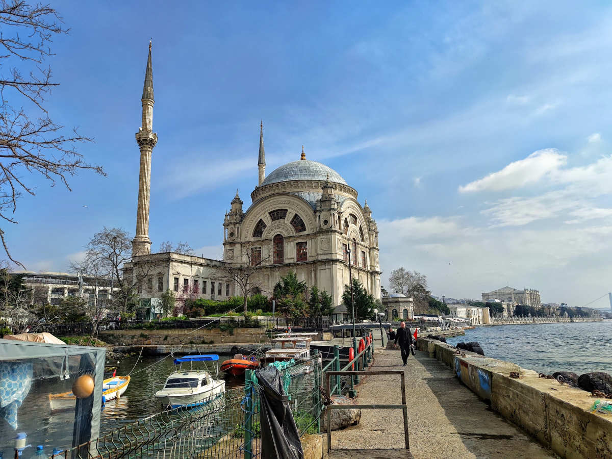 Visitare Istanbul: Esterni della Moschea Dolmabahçe