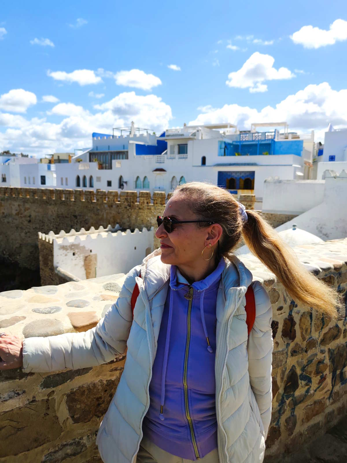 Cosa vedere a Asilah: il bianco della medina, l'ocra della fortezza portoghese e l'azzurro del cielo e del mare Cosa vedere a Asilah: il bianco della medina, l'ocra della fortezza portoghese e l'azzurro del cielo e del mare