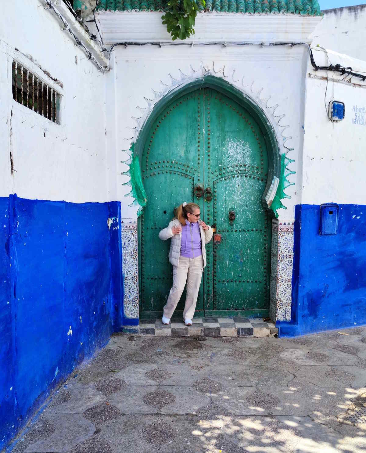 Una delle splendide porte colorate nella "medina rinata" di Asilah Una delle splendide porte colorate nella "medina rinata" di Asilah