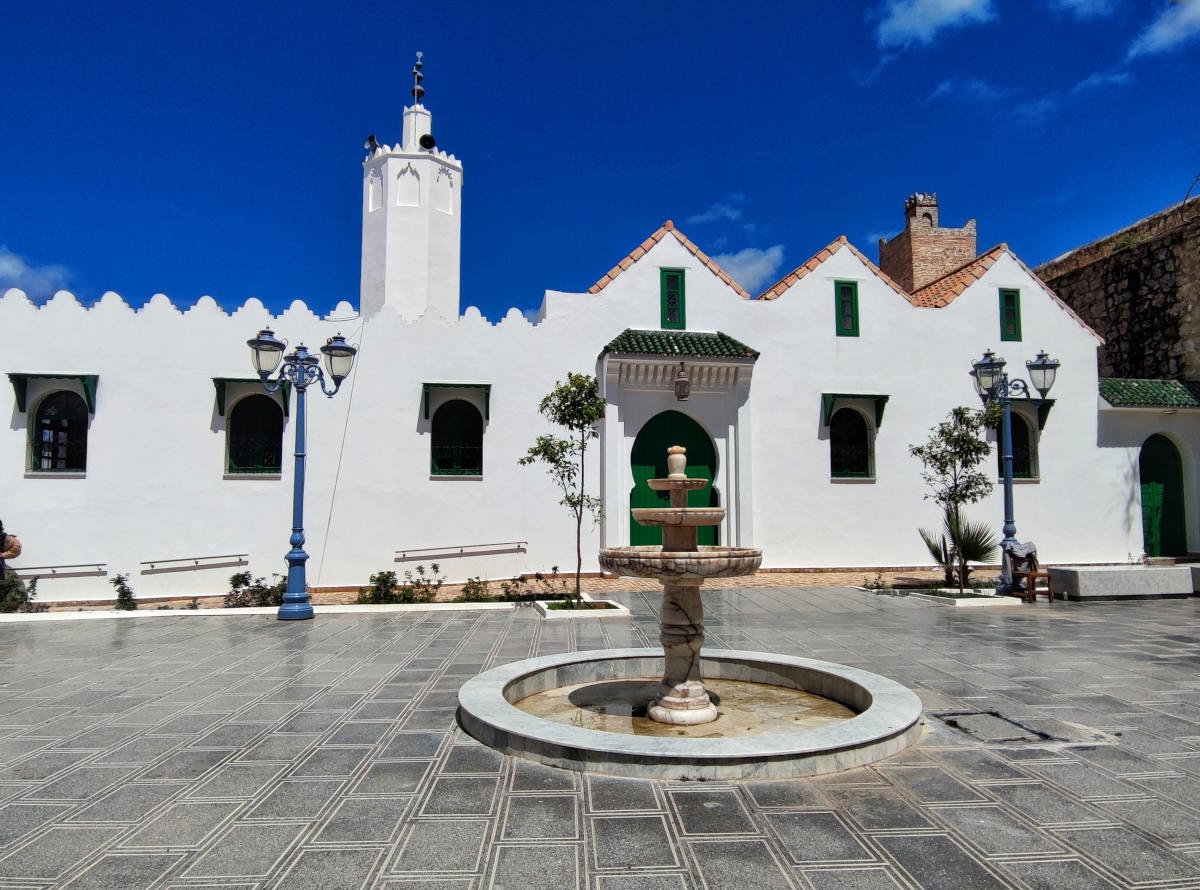 La Kasbah di Assilah: Centro Congressi Internazionale Hassan II e la Grande Moschea La Kasbah di Assilah: Centro Congressi Internazionale Hassan II e la Grande Moschea