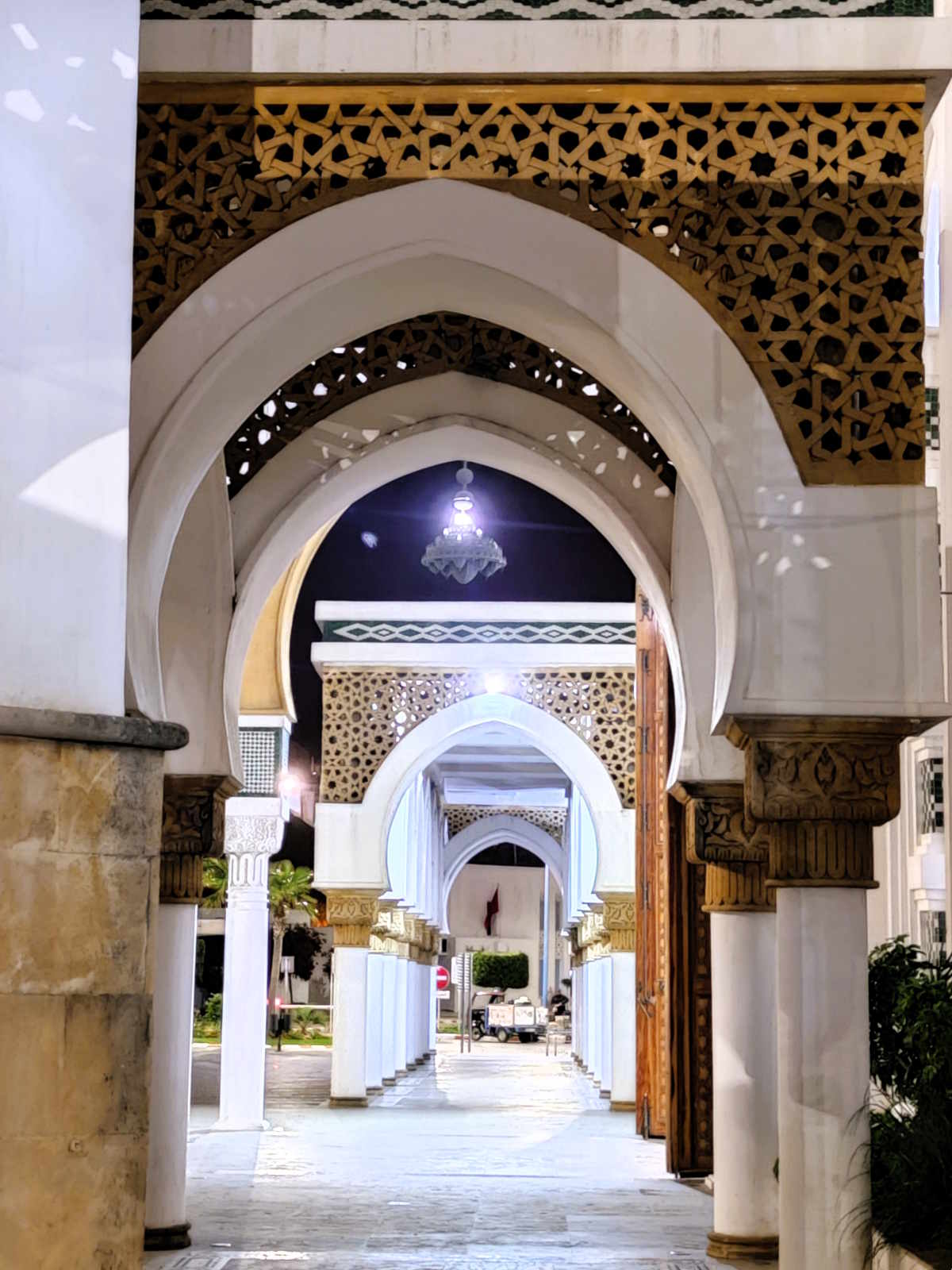 Cosa vedere a Tangeri: Architettura della Nuova Moschea del porto, la Moschea di Lalla Abla Cosa vedere a Tangeri: Architettura della Nuova Moschea del porto, la Moschea di Lalla Abla