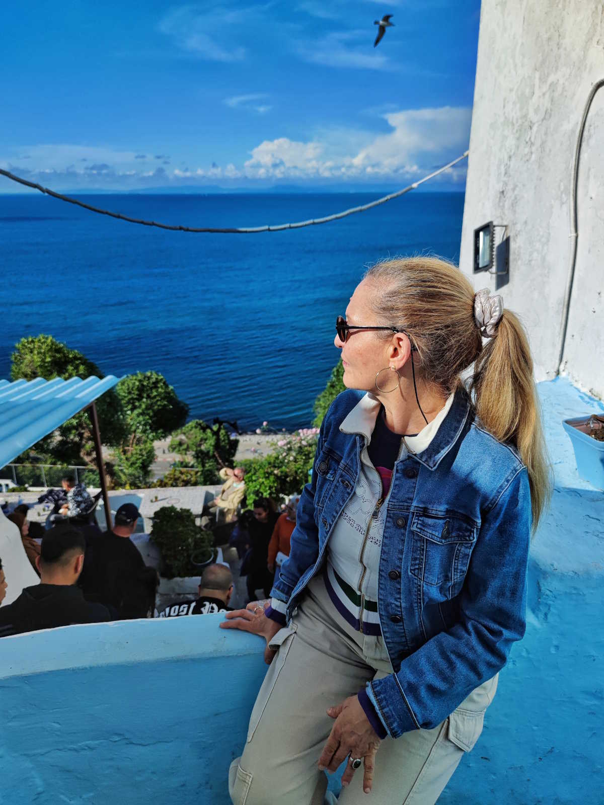 Cosa vedere e fare a Tangeri: Panorama dal Cafè Hafa sul Mediterraneo e lo Stretto di Gibilterra Cosa vedere e fare a Tangeri: Panorama dal Cafè Hafa sul Mediterraneo e lo Stretto di Gibilterra
