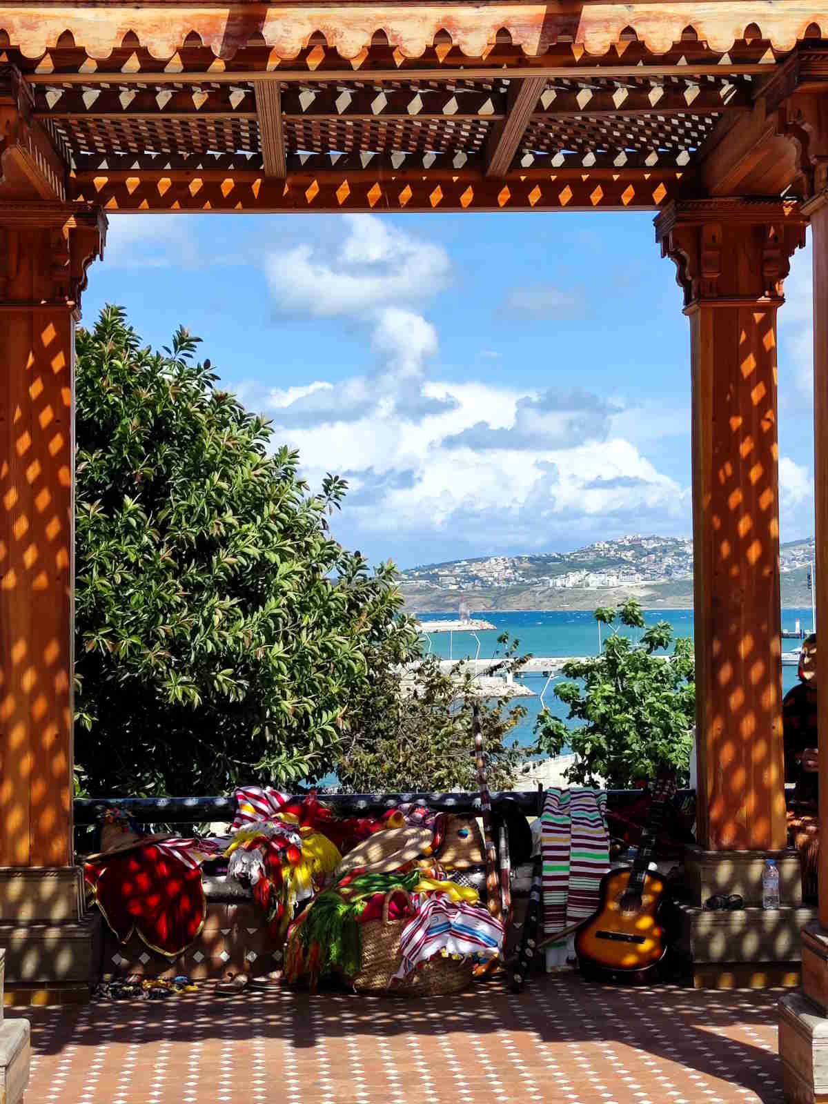Visitare Tangeri: La vista dalla terrazza Belle Vue vicina al Borj al Hajoui Visitare Tangeri: La vista dalla terrazza Belle Vue vicina al Borj al Hajoui