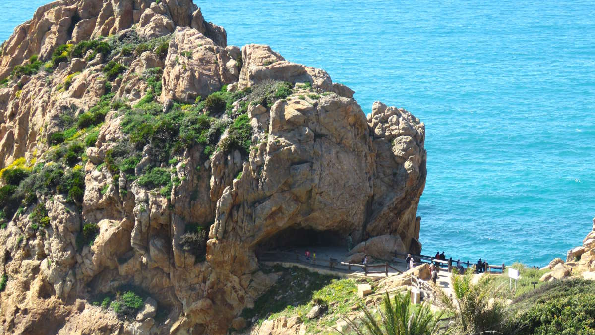Oceano, Mediterraneo e sentieri panoramici sul promontorio di Capo Spartel Oceano, Mediterraneo e sentieri panoramici sul promontorio di Capo Spartel