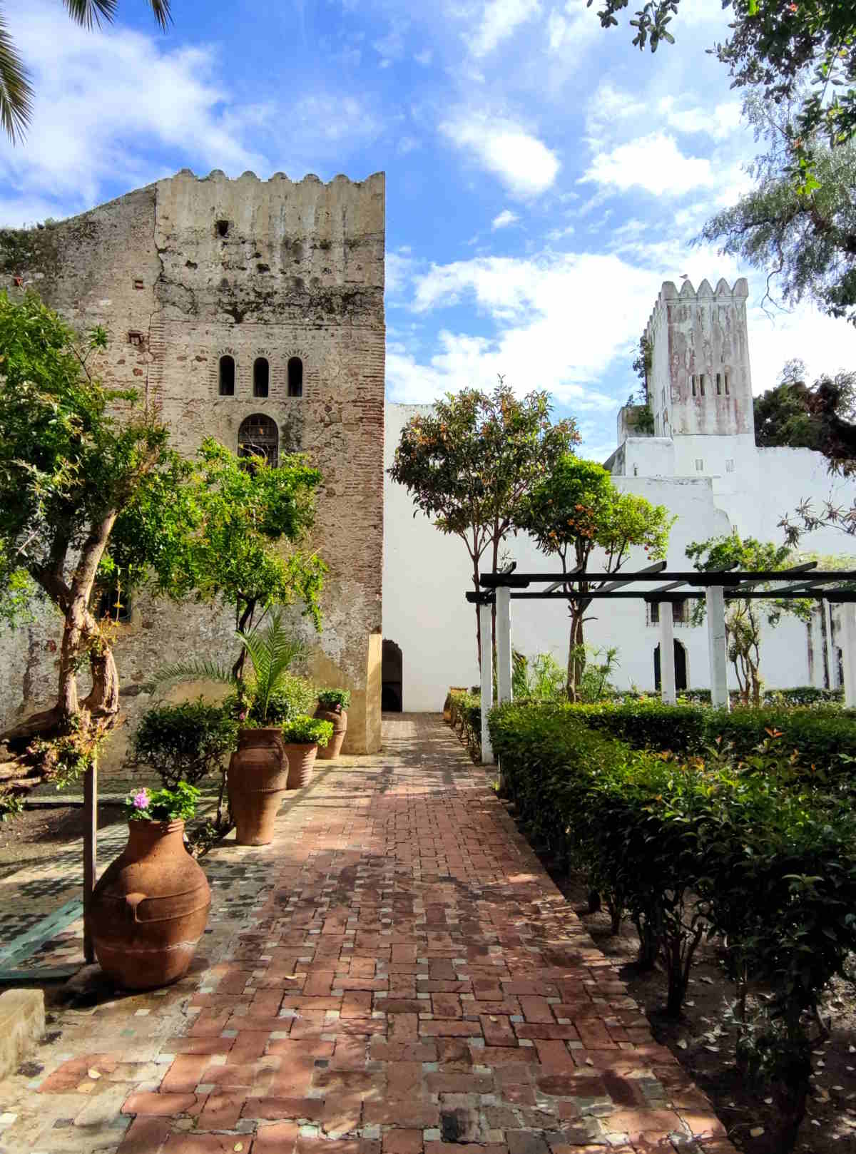 Cosa vedere a Tangeri: Lo splendido giardino “Riad As Sultan" nel Museo della Kasbah Cosa vedere a Tangeri: Lo splendido giardino “Riad As Sultan" nel Museo della Kasbah