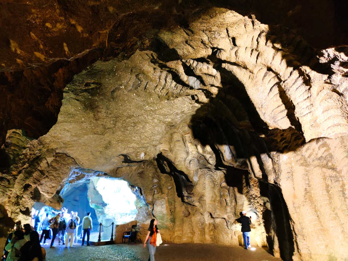 L'interno delle Grotte Di Ercole L'interno delle Grotte Di Ercole