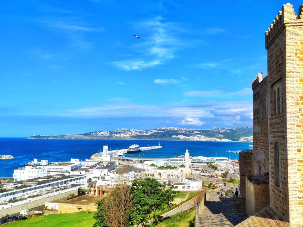 Cosa vedere e fare a Tangeri: Panorama sulla Marina e il porto dal Belvedere della Kasbah